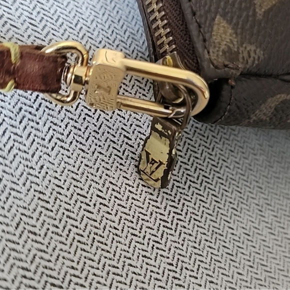 Louis Vutton Monogram Pochette Bag - Picture 7 of 8